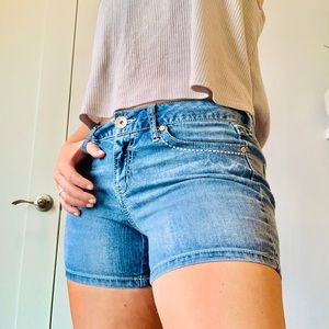 ❤️sold❤️Vintage low rise jean shorts